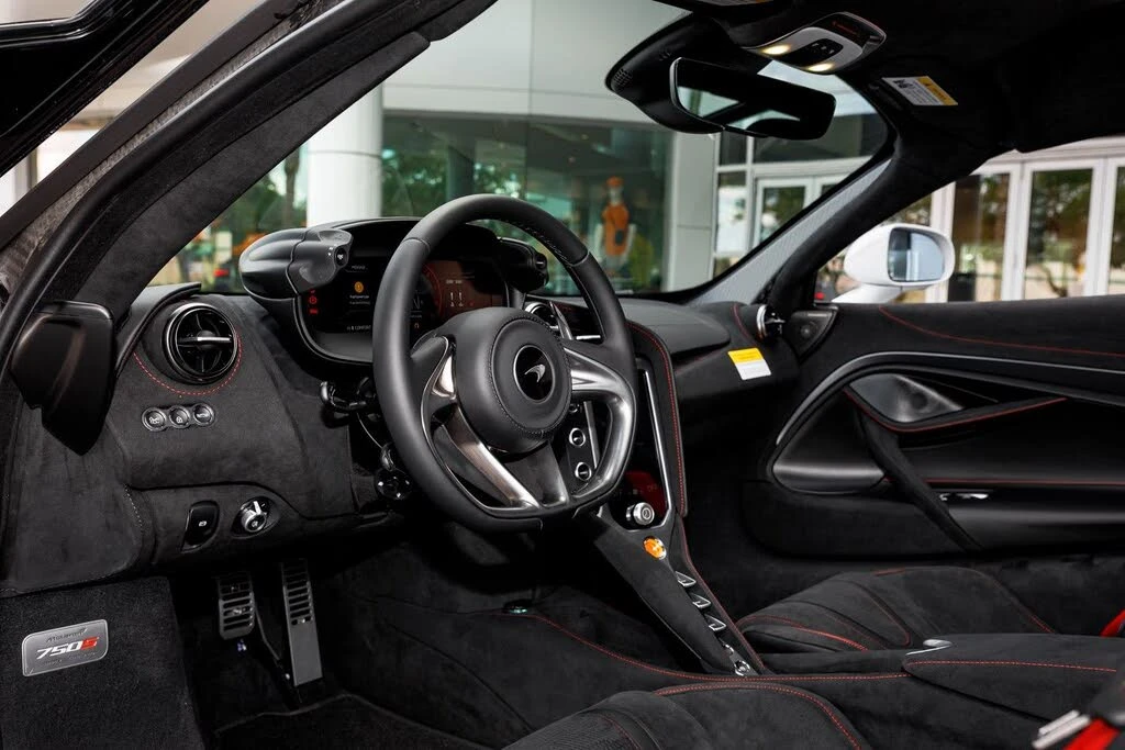 2026 McLaren 750S Coupe - Image 20 of 31