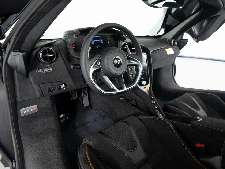 2026 McLaren 750S Coupe - Image 13 of 31