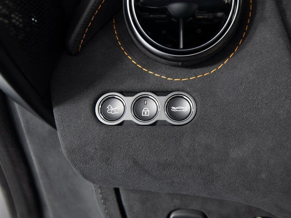 2026 McLaren 750S Coupe - Image 27 of 31