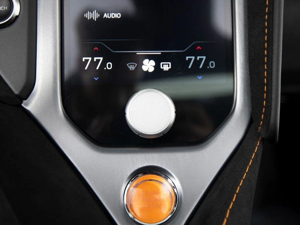 2026 McLaren 750S Coupe - Image 19 of 31