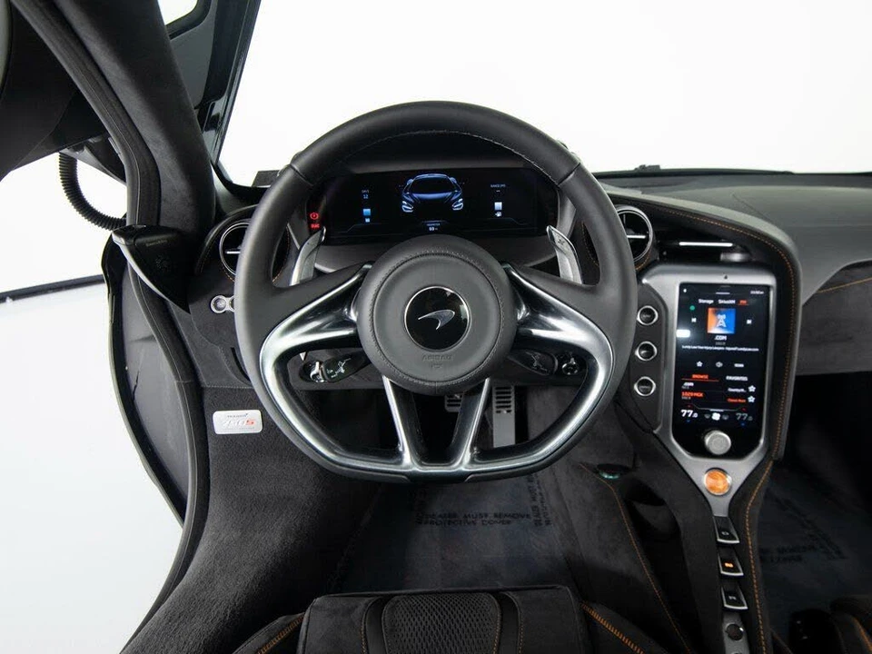 2026 McLaren 750S Coupe - Image 14 of 31