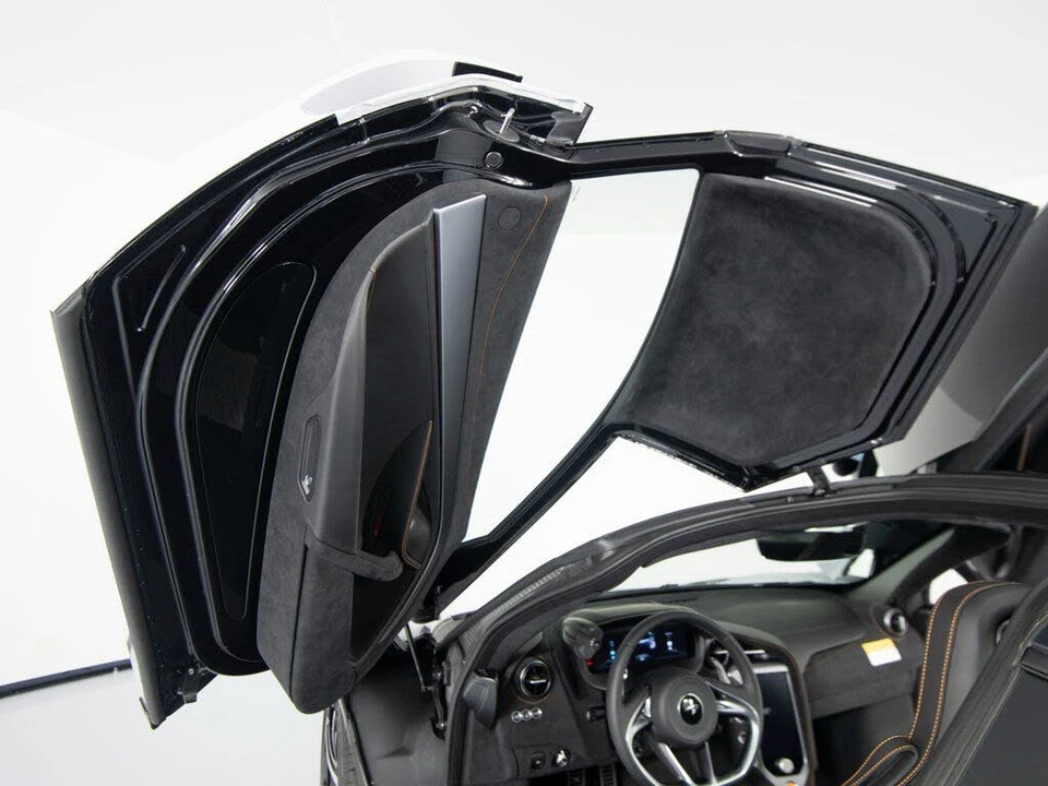 2026 McLaren 750S Coupe - Image 9 of 31