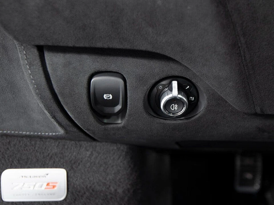 2026 McLaren 750S Coupe - Image 28 of 31