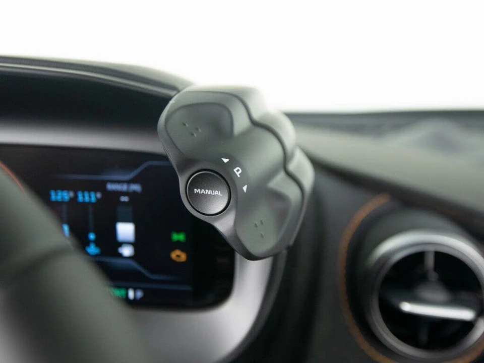 2026 McLaren 750S Coupe - Image 25 of 31