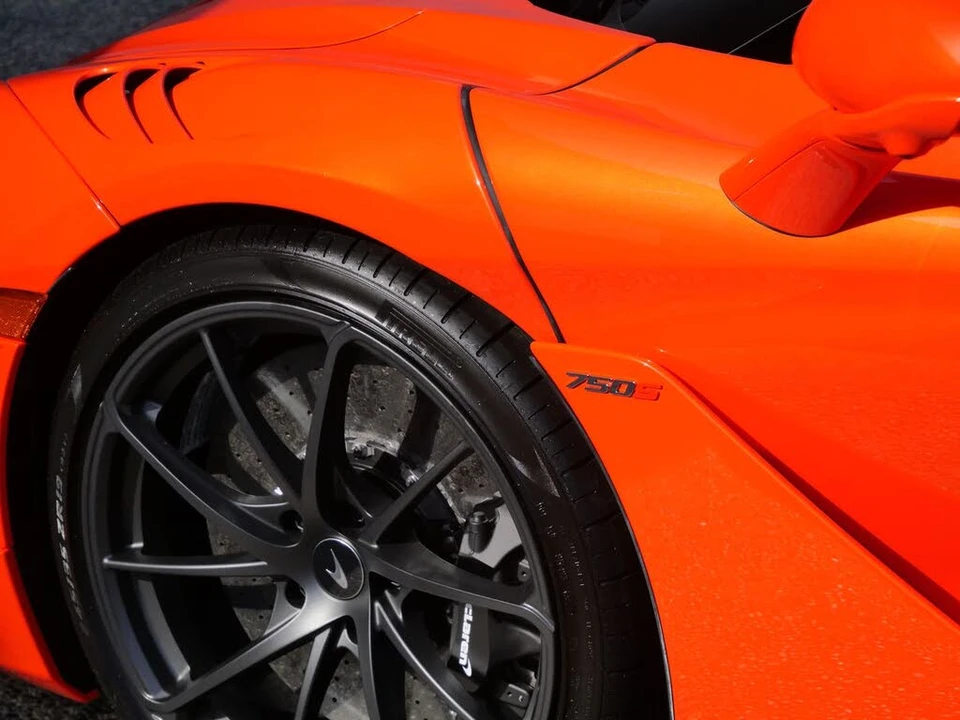 2026 McLaren 750S Coupe - Image 15 of 27