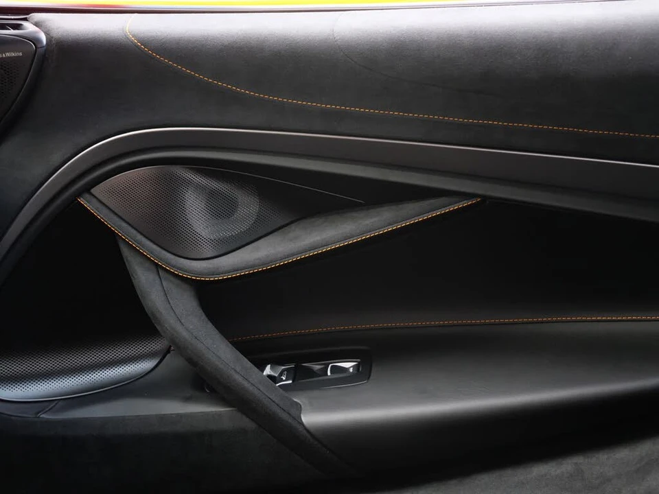 2026 McLaren 750S Coupe - Image 19 of 27
