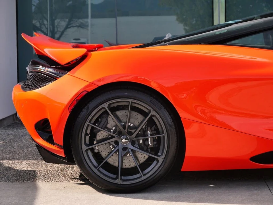 2026 McLaren 750S Coupe - Image 16 of 27