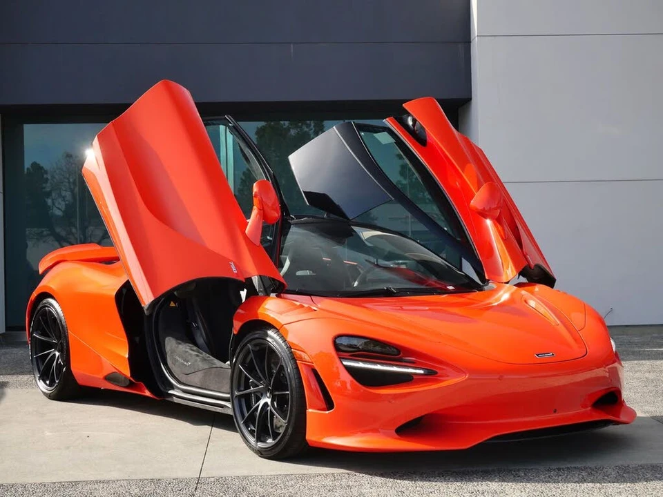 2026 McLaren 750S Coupe - Image 17 of 27