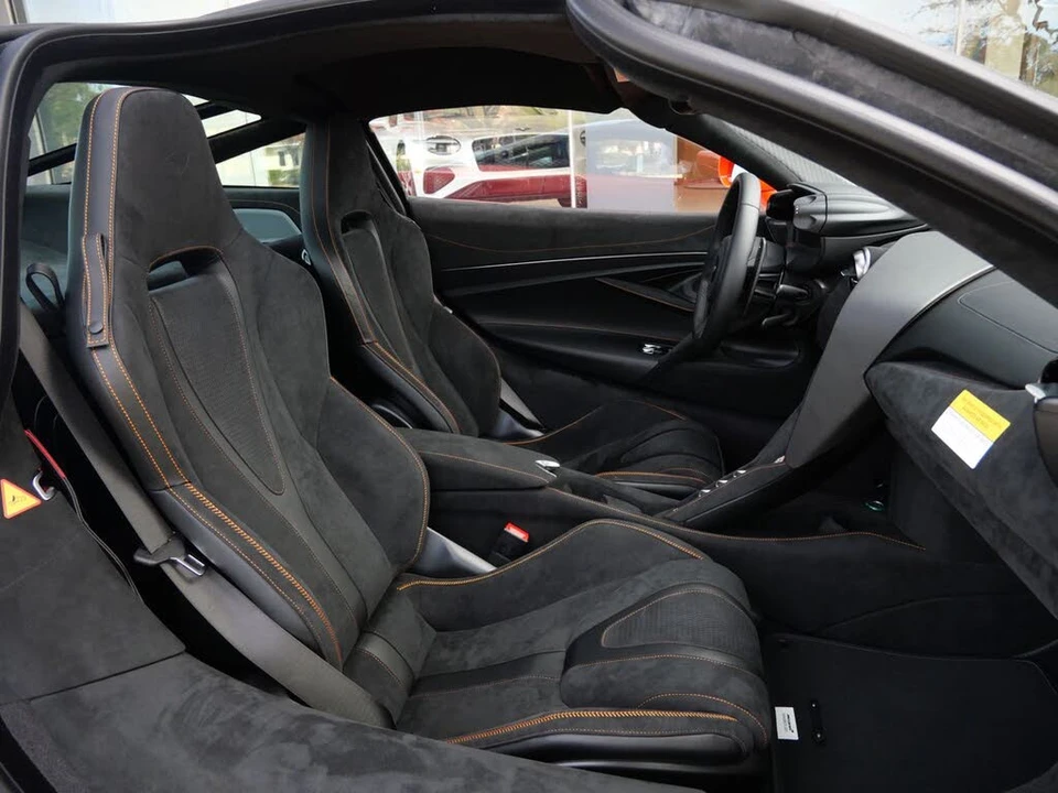2026 McLaren 750S Coupe - Image 11 of 27