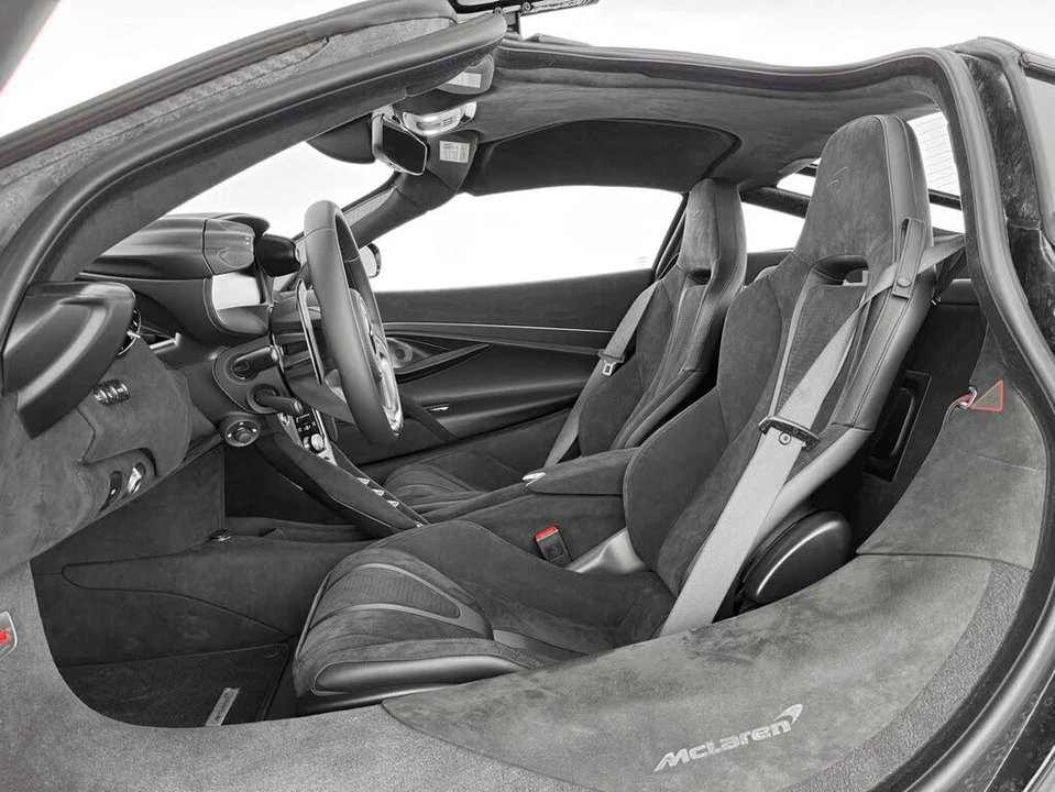 2026 McLaren 750S Coupe - Image 14 of 31