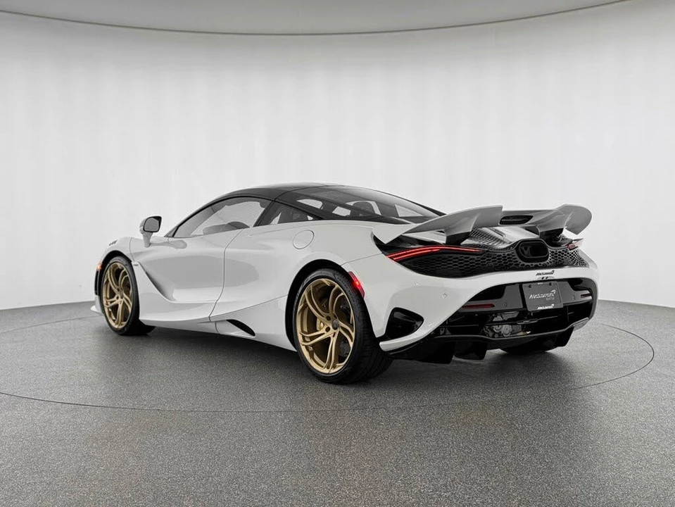 2026 McLaren 750S Coupe - Image 3 of 31