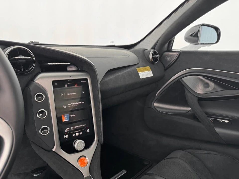 2026 McLaren 750S Coupe - Image 24 of 31