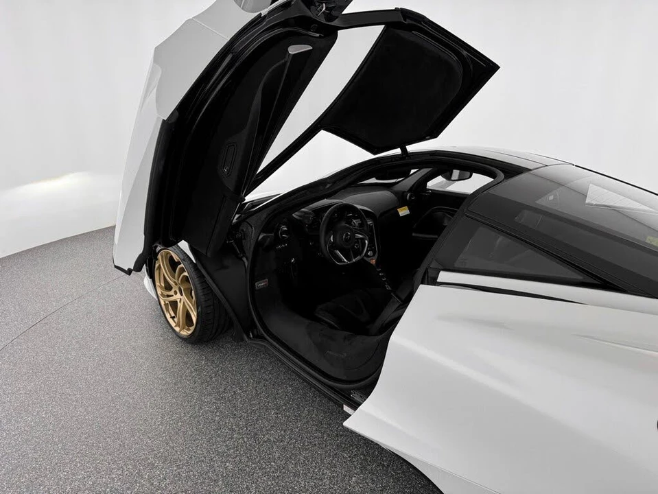 2026 McLaren 750S Coupe - Image 12 of 31