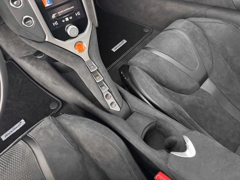 2026 McLaren 750S Coupe - Image 21 of 31