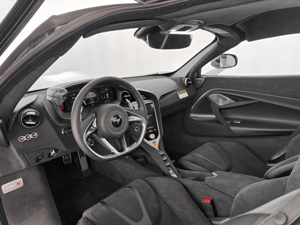 2026 McLaren 750S Coupe - Image 16 of 31