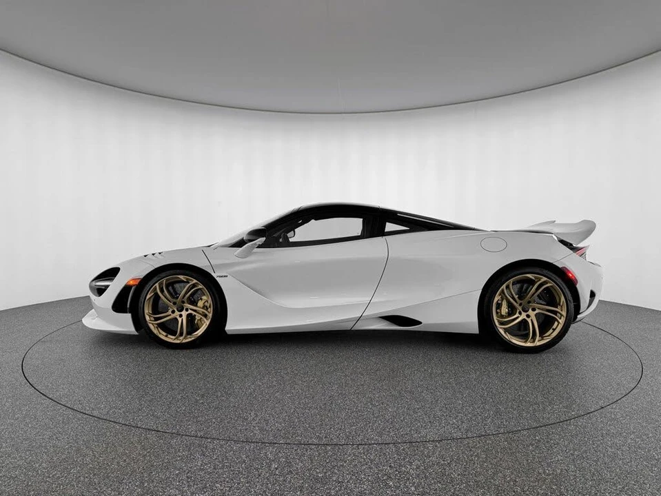2026 McLaren 750S Coupe - Image 2 of 31