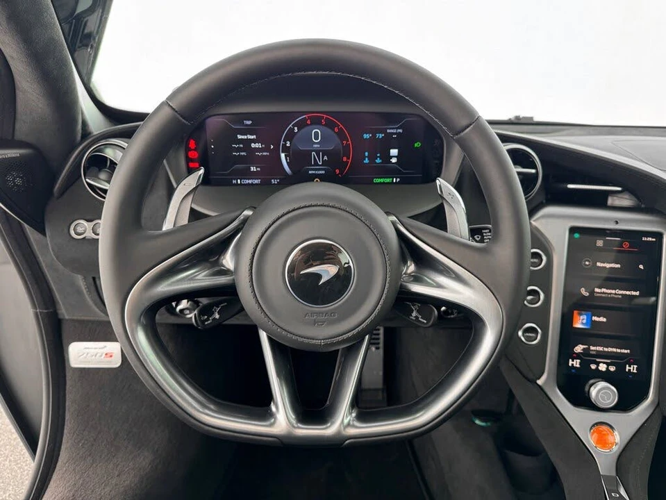 2026 McLaren 750S Coupe - Image 11 of 31