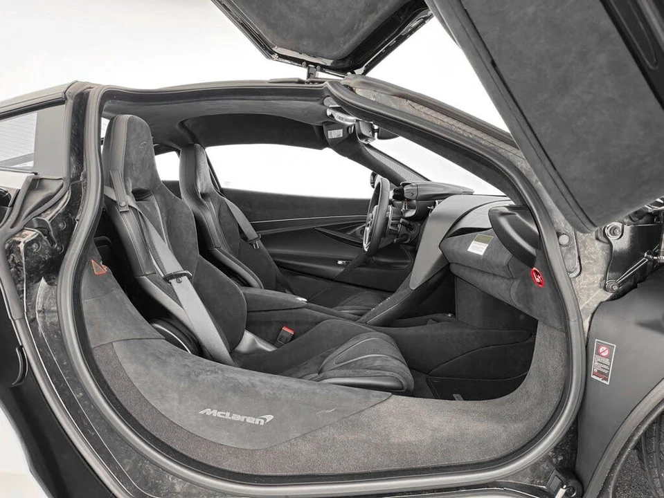 2026 McLaren 750S Coupe - Image 25 of 31