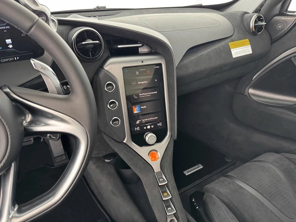2026 McLaren 750S Coupe - Image 20 of 31