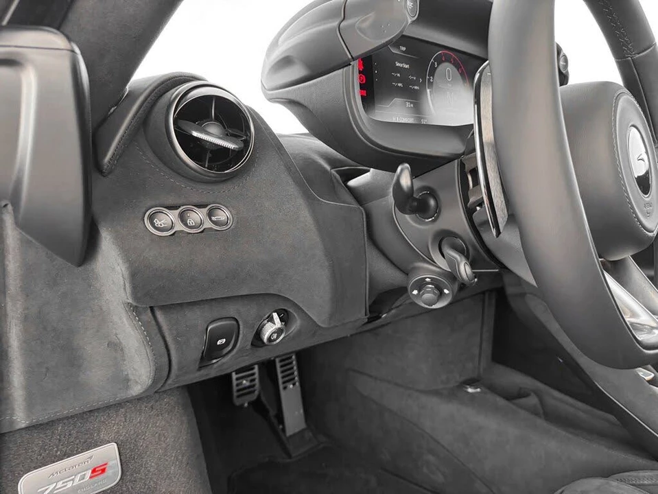 2026 McLaren 750S Coupe - Image 17 of 31