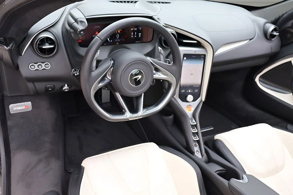 2026 McLaren 750S Coupe - Image 11 of 28