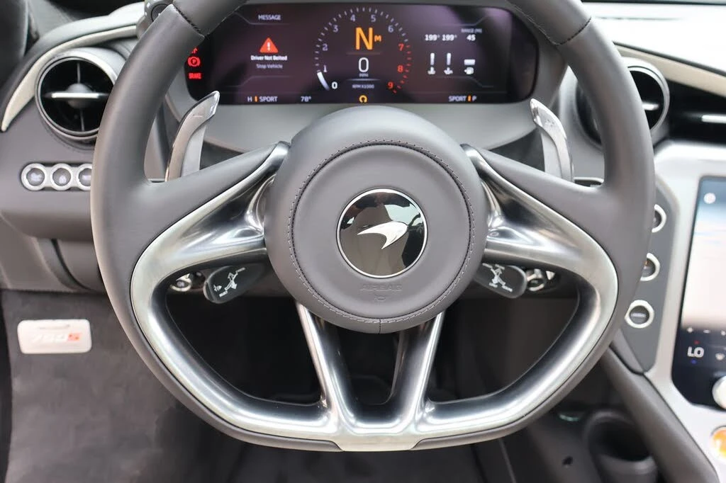 2026 McLaren 750S Coupe - Image 14 of 28