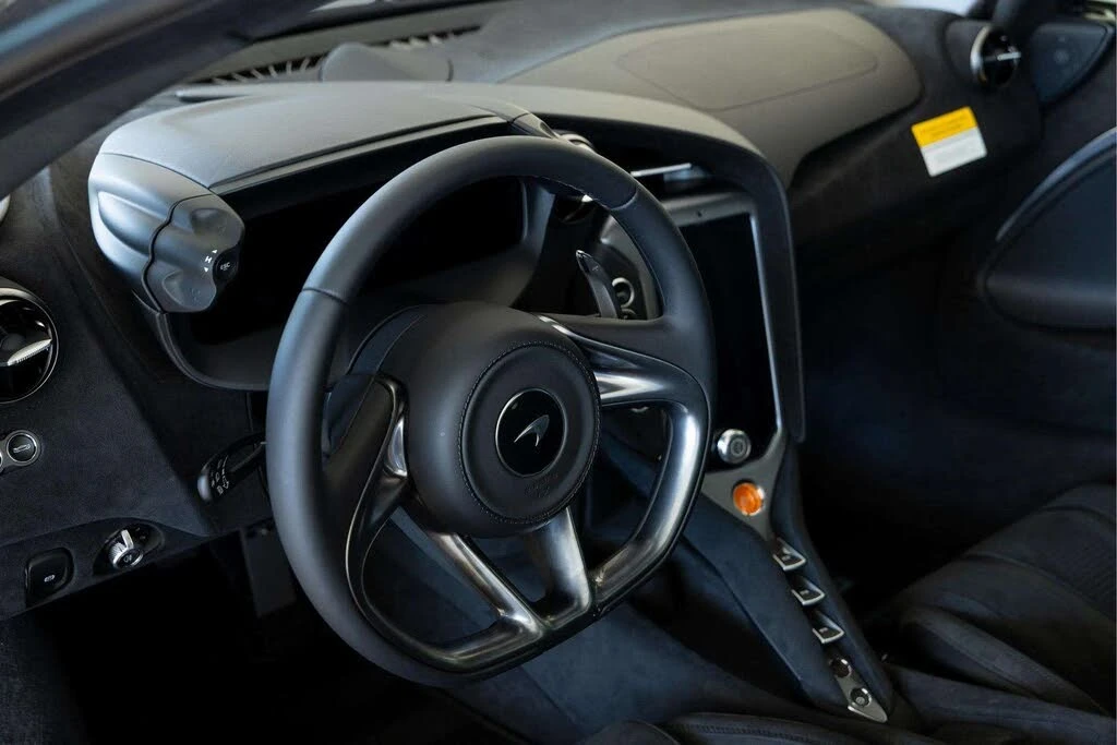 2026 McLaren 750S Coupe - Image 28 of 31