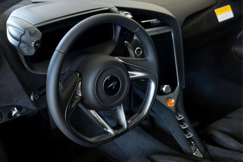 2026 McLaren 750S Coupe - Image 24 of 31