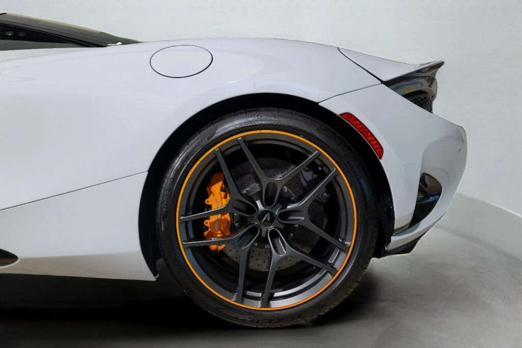 2026 McLaren 750S Coupe - Image 14 of 31