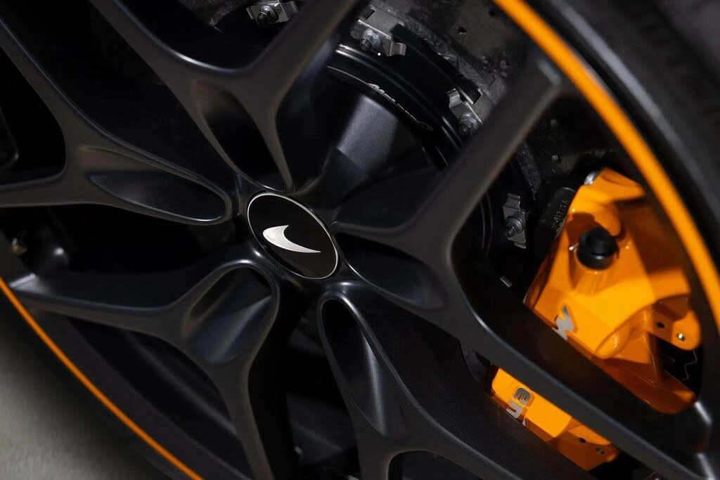 2026 McLaren 750S Coupe - Image 21 of 31
