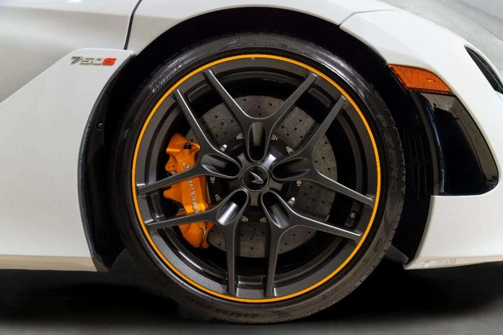 2026 McLaren 750S Coupe - Image 16 of 31