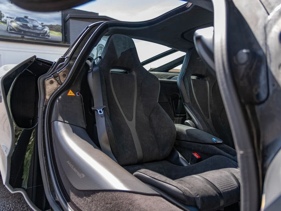 2026 McLaren 750S Coupe - Image 23 of 31