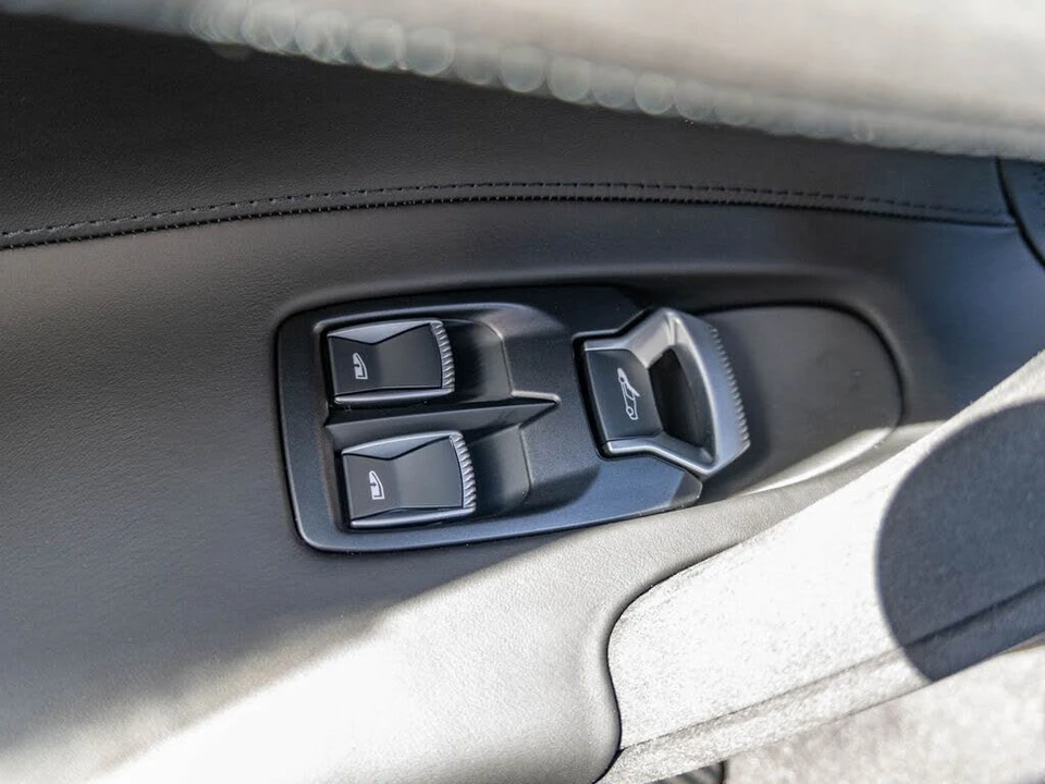 2026 McLaren 750S Coupe - Image 18 of 31