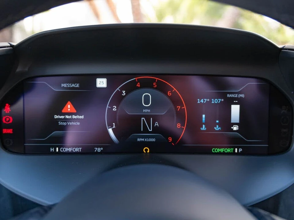 2026 McLaren 750S Coupe - Image 10 of 31