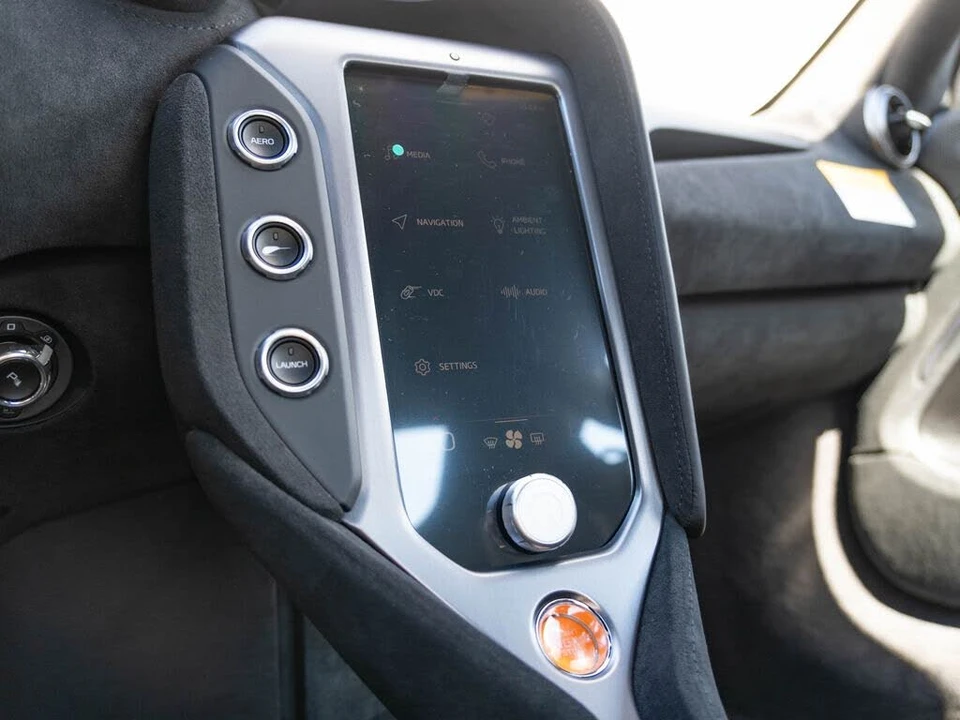 2026 McLaren 750S Coupe - Image 19 of 31