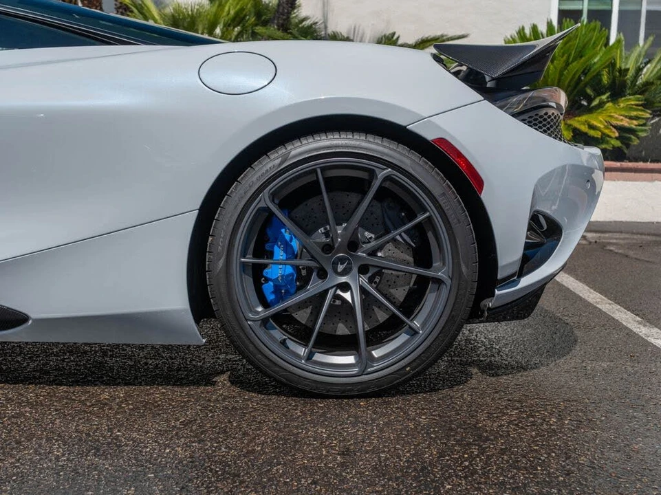 2026 McLaren 750S Coupe - Image 24 of 31