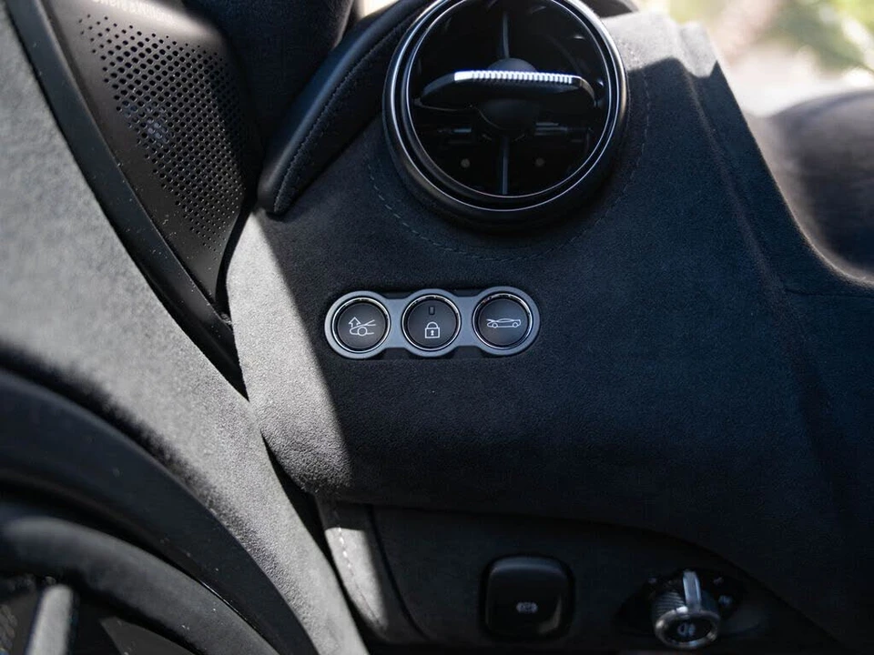 2026 McLaren 750S Coupe - Image 16 of 31