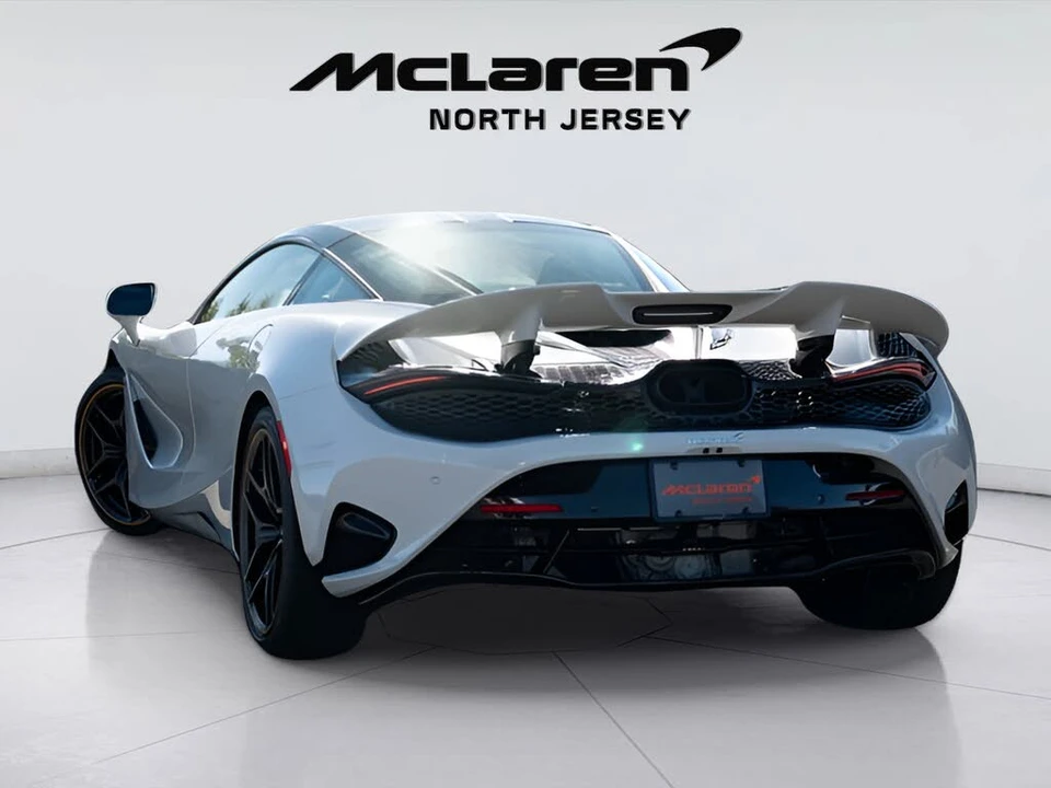 2026 McLaren 750S Coupe - Image 13 of 31