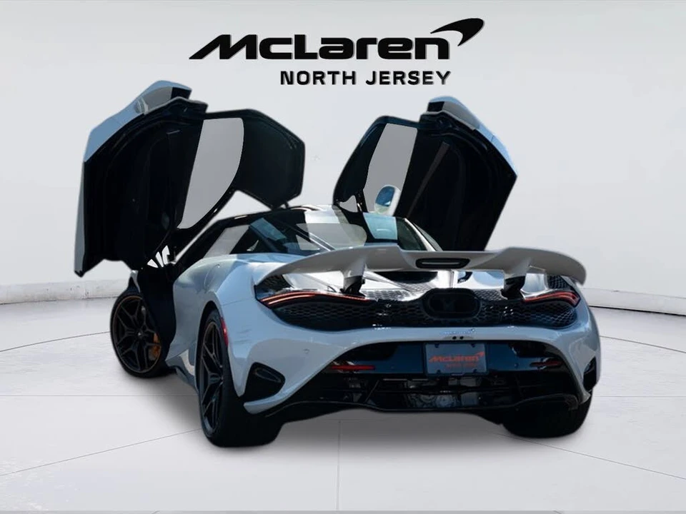 2026 McLaren 750S Coupe - Image 14 of 31