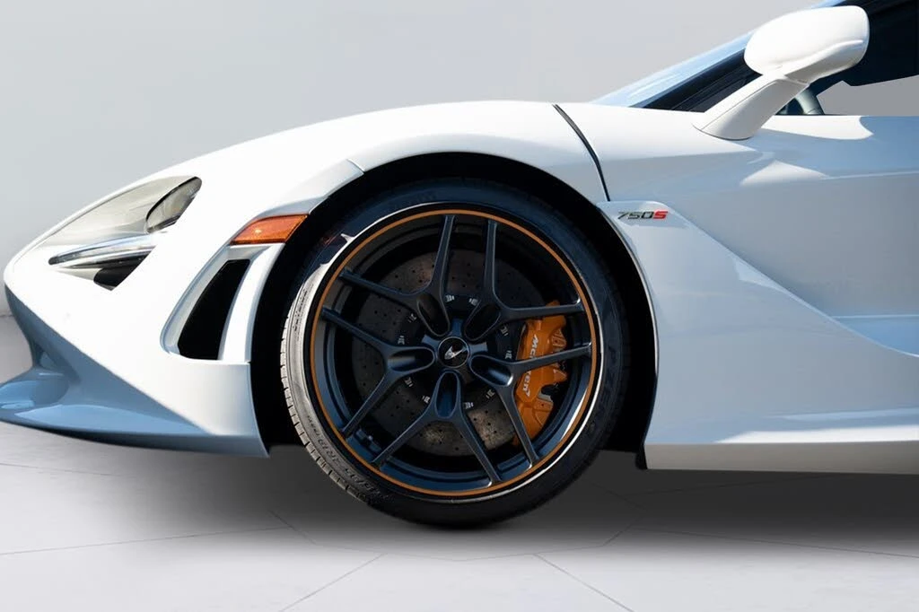 2026 McLaren 750S Coupe - Image 17 of 31