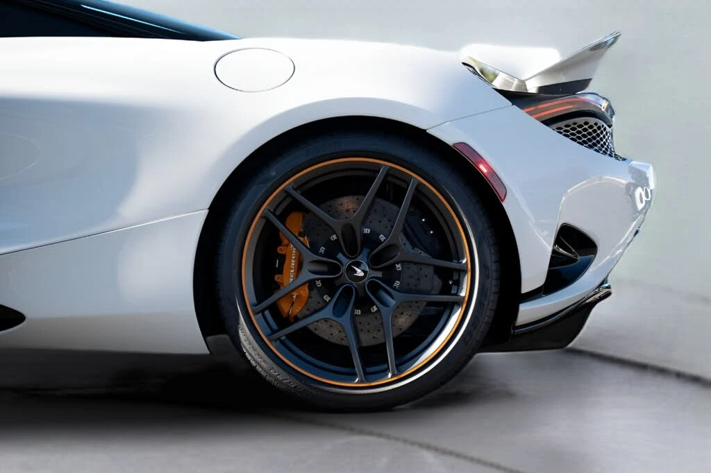 2026 McLaren 750S Coupe - Image 18 of 31
