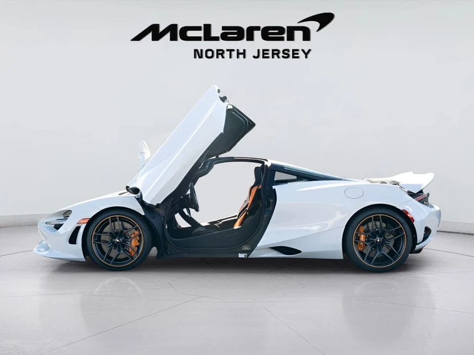 2026 McLaren 750S Coupe - Image 16 of 31