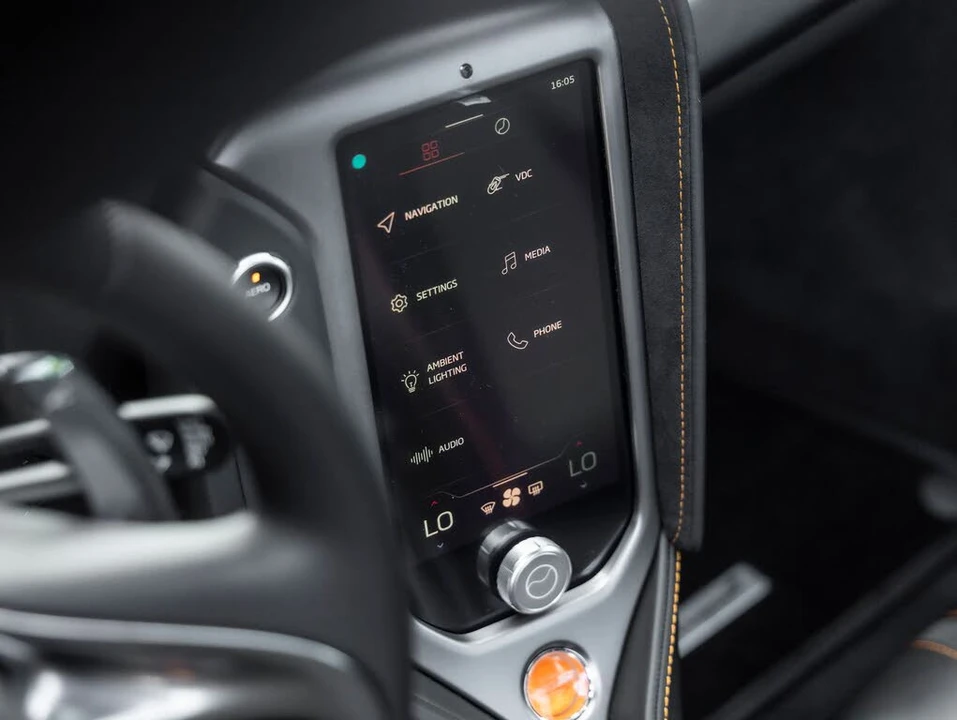 2026 McLaren 750S Coupe - Image 27 of 31
