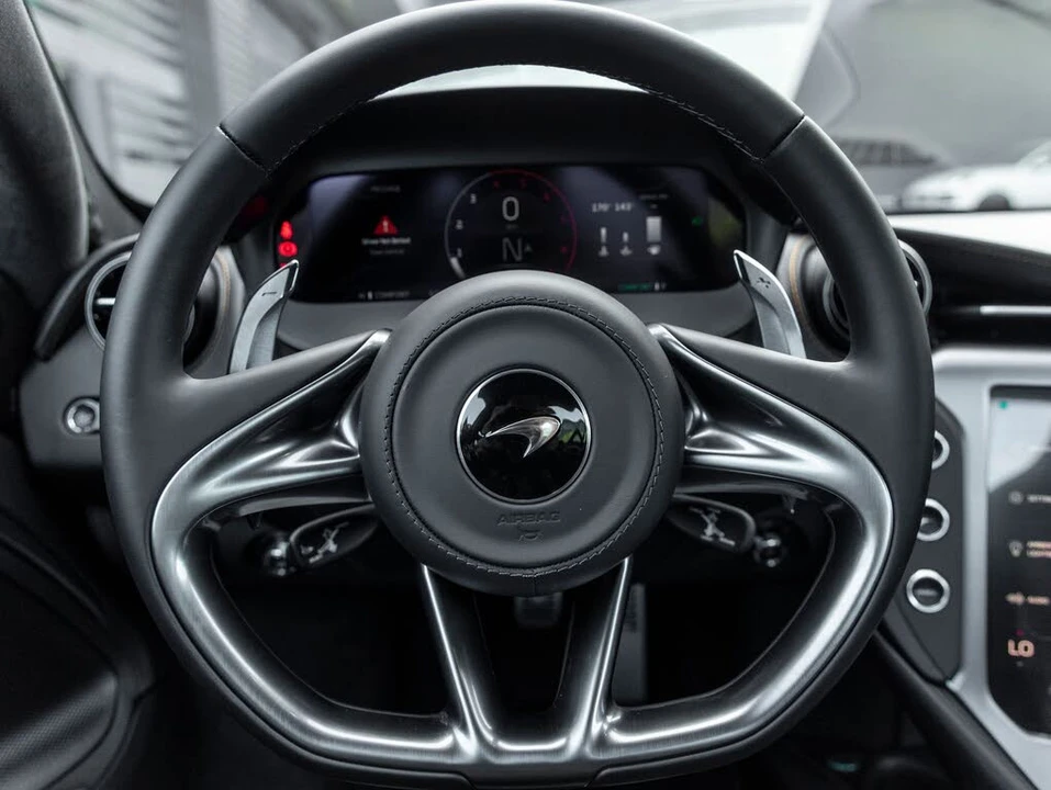 2026 McLaren 750S Coupe - Image 29 of 31