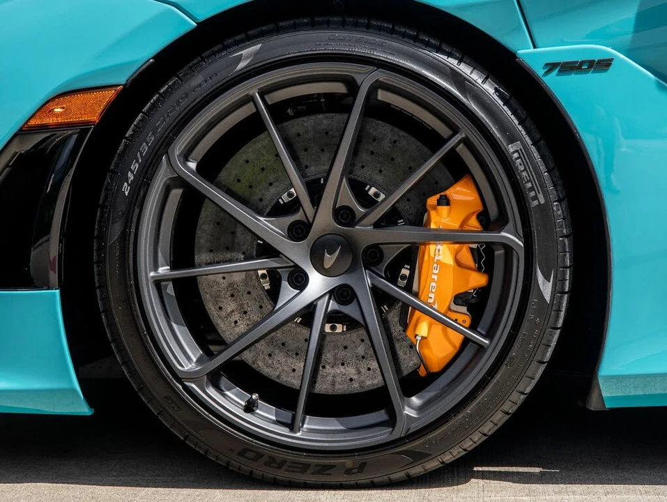 2026 McLaren 750S Coupe - Image 17 of 31