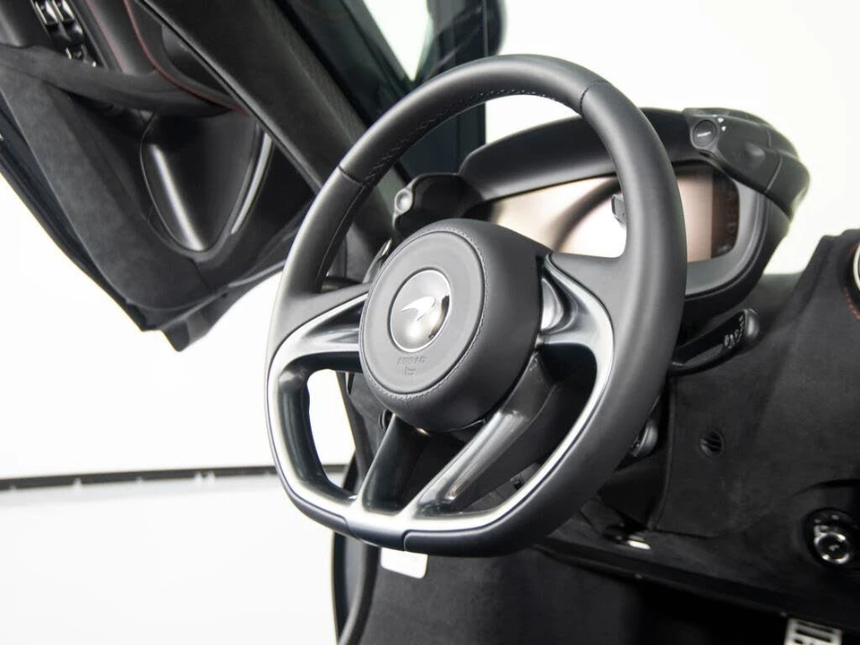 2026 McLaren 750S Coupe - Image 30 of 31
