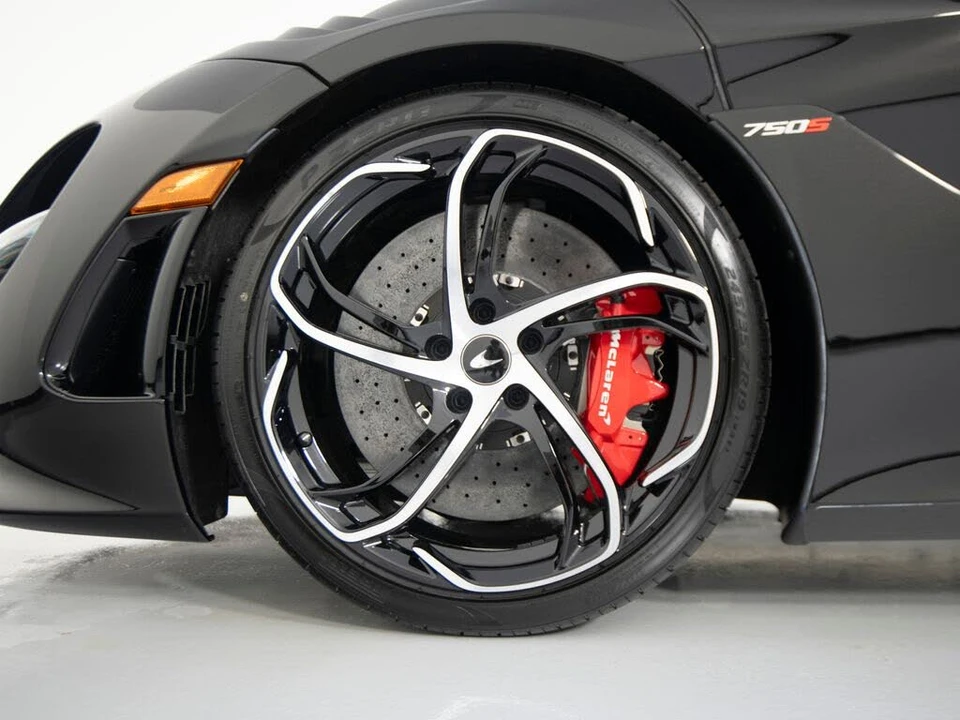 2026 McLaren 750S Coupe - Image 9 of 31