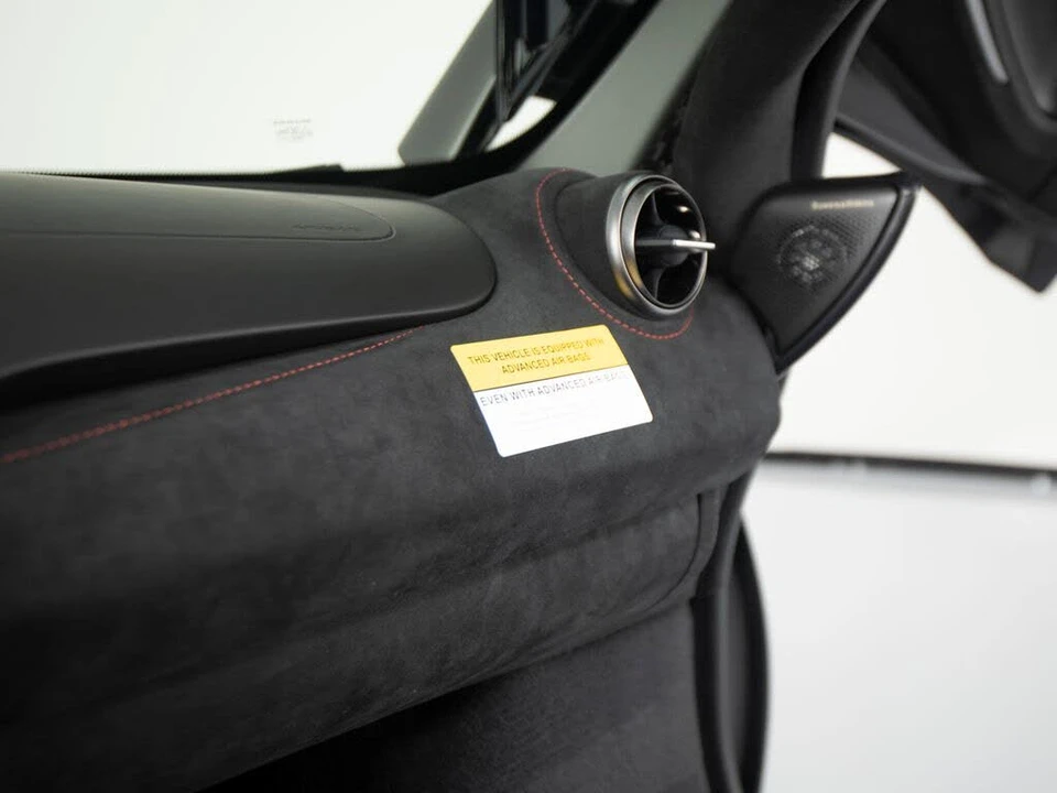 2026 McLaren 750S Coupe - Image 26 of 31