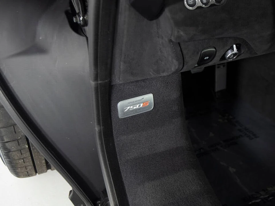 2026 McLaren 750S Coupe - Image 13 of 31