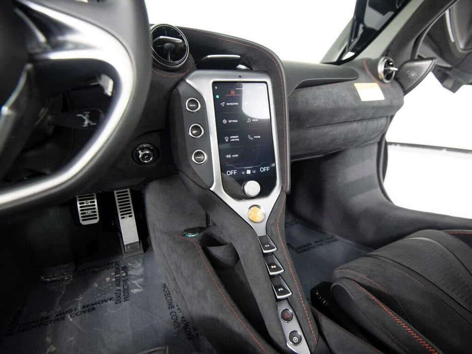 2026 McLaren 750S Coupe - Image 27 of 31
